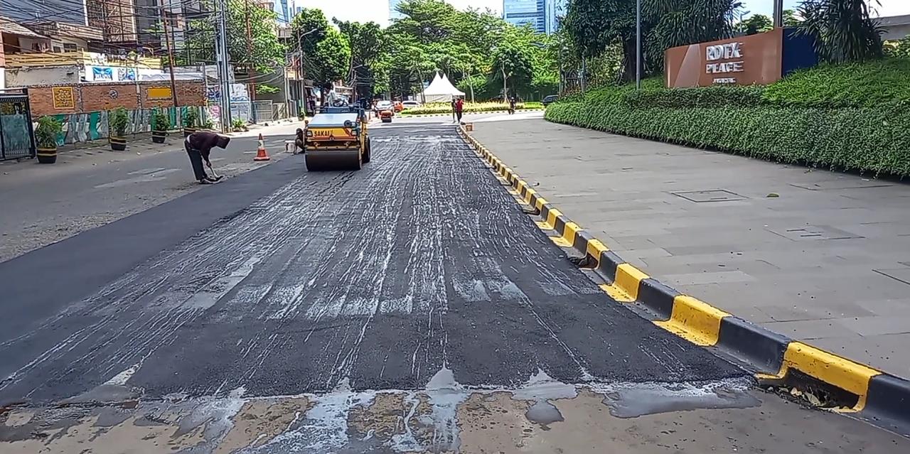 Proses pengaspalan Jalan